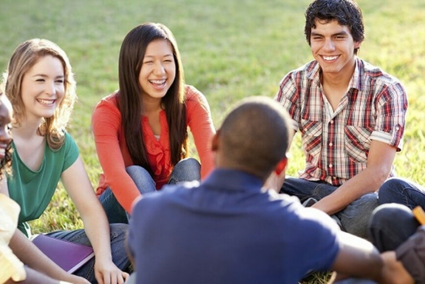 15 Slang Tiếng Anh Mỹ Gen Z Phải Biết – Nói Chuyện Ngầu Như Người Bản Xứ